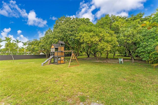 551 SW 127th Ave, Miami, FL 33184