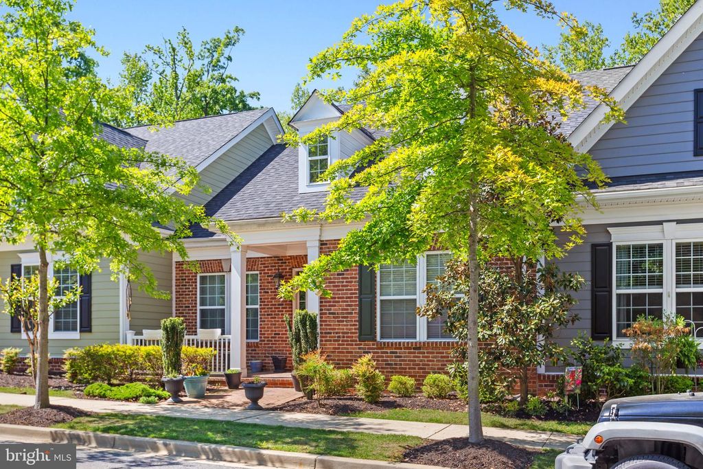 Image 2 of property listing at 36 DERBY DR, La Plata, MD 20646