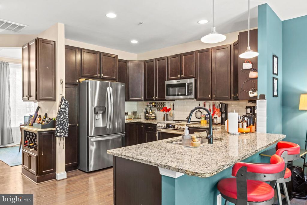 Image 5 of property listing at 36 DERBY DR, La Plata, MD 20646