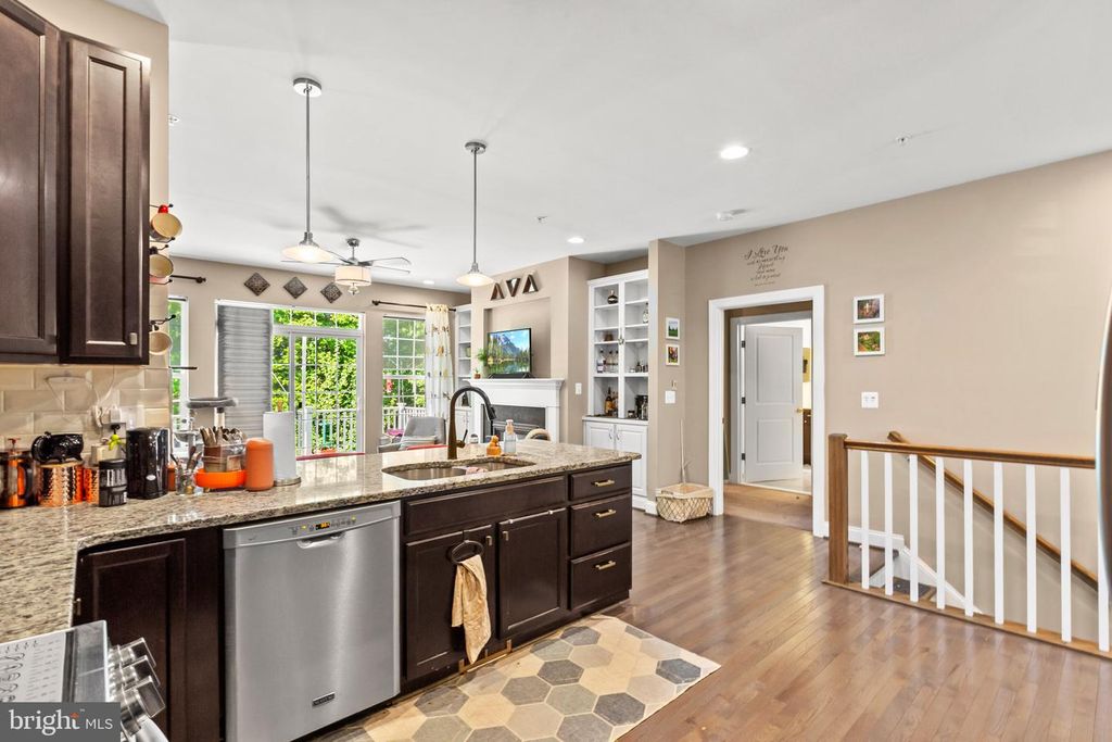 Image 6 of property listing at 36 DERBY DR, La Plata, MD 20646
