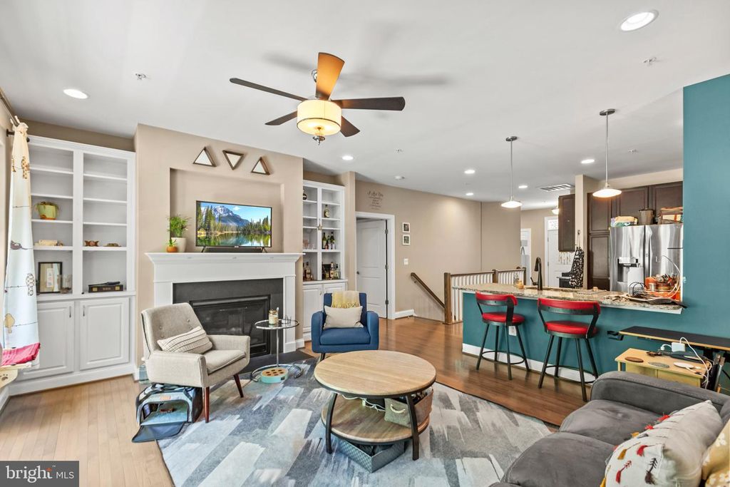Image 9 of property listing at 36 DERBY DR, La Plata, MD 20646