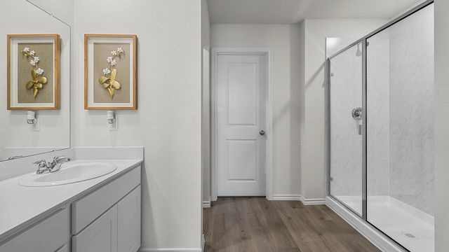 797 Barton Drive, Ennis, TX 75119