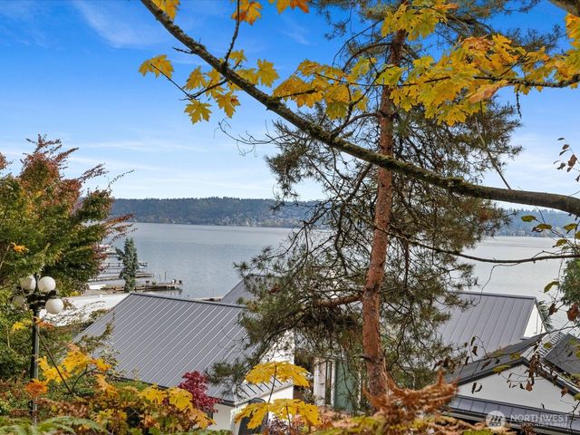 445 W Lake Sammamish Parkway SE, Bellevue, WA 98008
