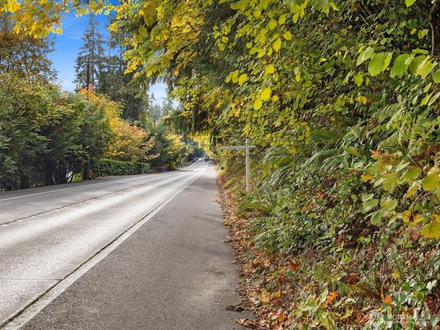 445 W Lake Sammamish Parkway SE, Bellevue, WA 98008