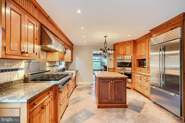 2117 POT SPRING RD, Lutherville Timonium, MD 21093