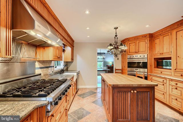 2117 POT SPRING RD, Lutherville Timonium, MD 21093