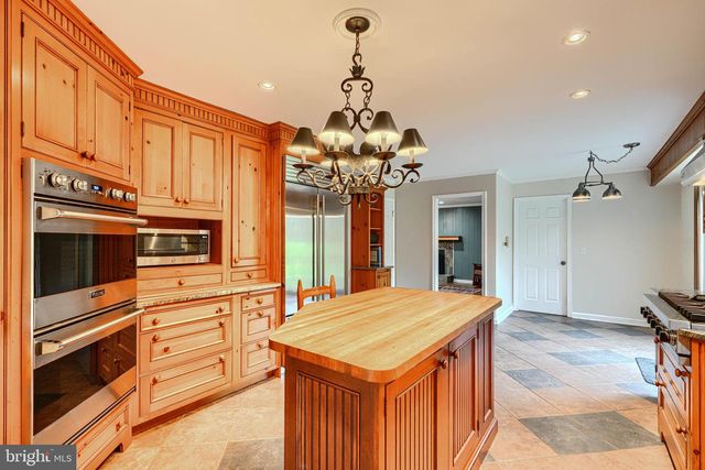 2117 POT SPRING RD, Lutherville Timonium, MD 21093