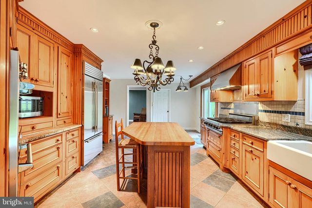 2117 POT SPRING RD, Lutherville Timonium, MD 21093