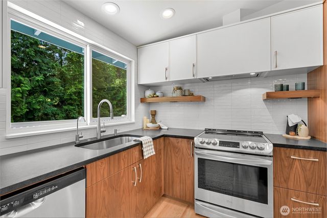 803 Timberlake Way, Bellingham, WA 98229
