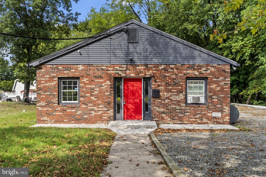 353 WASHINGTON ST, MOUNT HOLLY, NJ 08060 — exterior
