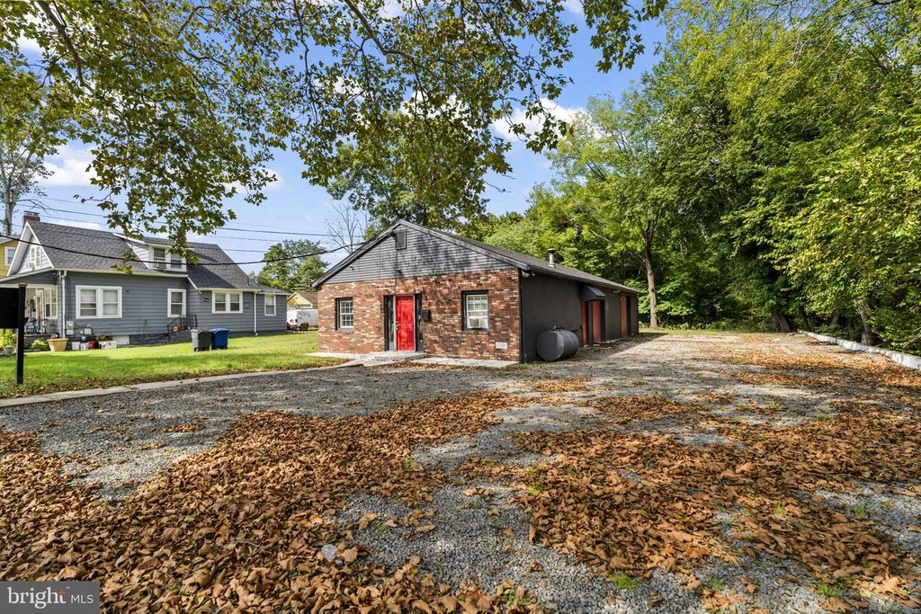 353 WASHINGTON ST, MOUNT HOLLY, NJ 08060 — photo 2
