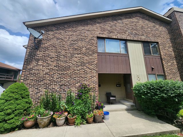 1 Stony Creek Drive 1B, Palos Hills, IL 60465