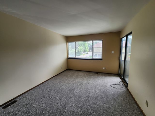 1 Stony Creek Drive 1B, Palos Hills, IL 60465