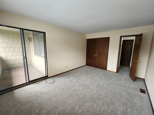 1 Stony Creek Drive 1B, Palos Hills, IL 60465