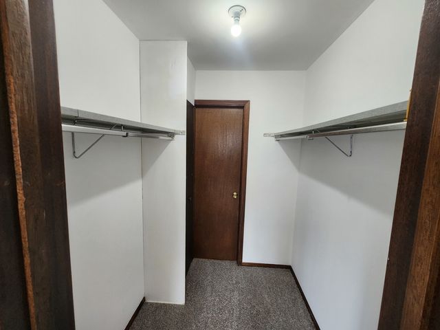 1 Stony Creek Drive 1B, Palos Hills, IL 60465