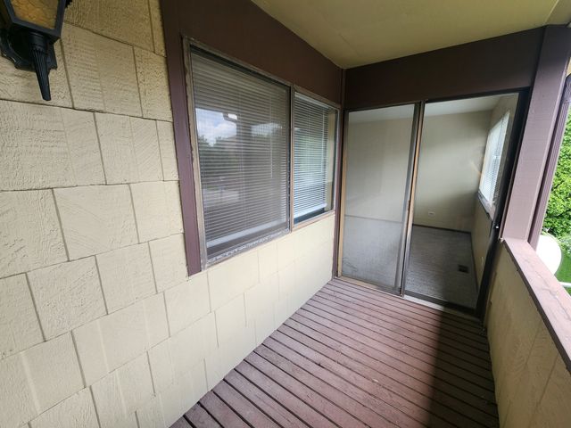1 Stony Creek Drive 1B, Palos Hills, IL 60465