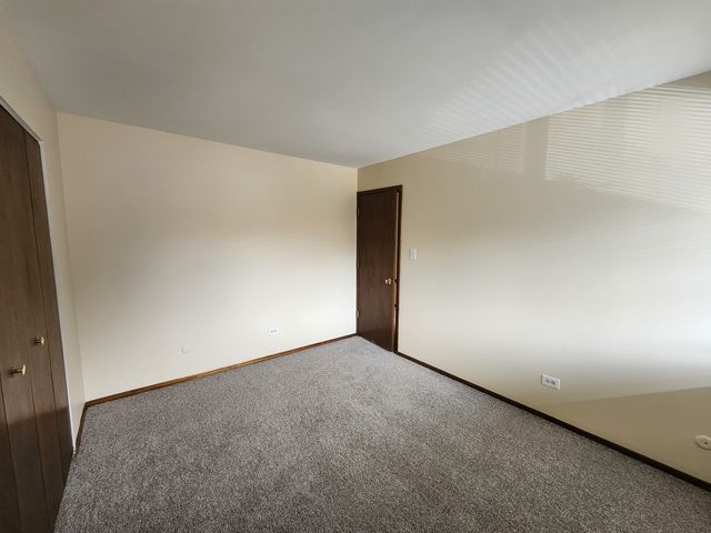 1 Stony Creek Drive 1B, Palos Hills, IL 60465