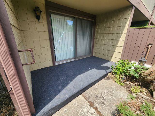 1 Stony Creek Drive 1B, Palos Hills, IL 60465