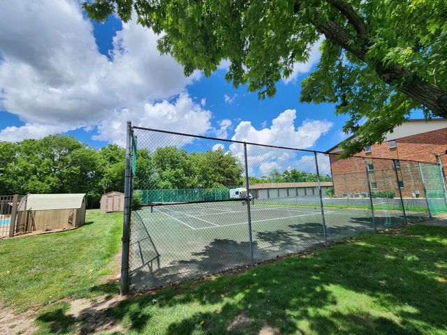 1 Stony Creek Drive 1B, Palos Hills, IL 60465