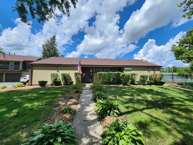 1 Stony Creek Drive 1B, Palos Hills, IL 60465