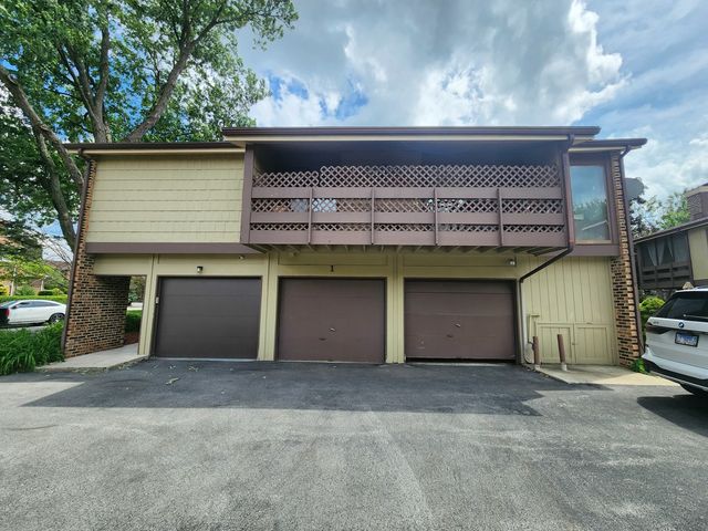 1 Stony Creek Drive 1B, Palos Hills, IL 60465