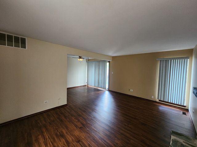 1 Stony Creek Drive 1B, Palos Hills, IL 60465