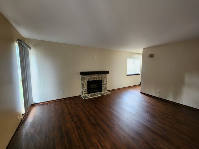 1 Stony Creek Drive 1B, Palos Hills, IL 60465