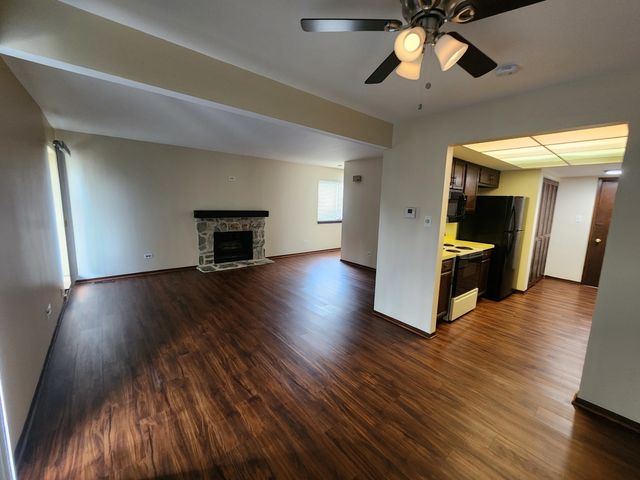 1 Stony Creek Drive 1B, Palos Hills, IL 60465