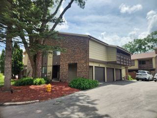 1 Stony Creek Drive 1B, Palos Hills, IL 60465