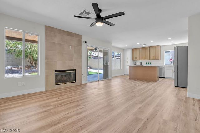 2060 Fallsburg Way, Henderson, NV 89002