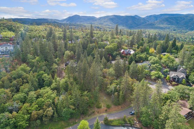 425 Coachman Drive, Jacksonville, OR 97530