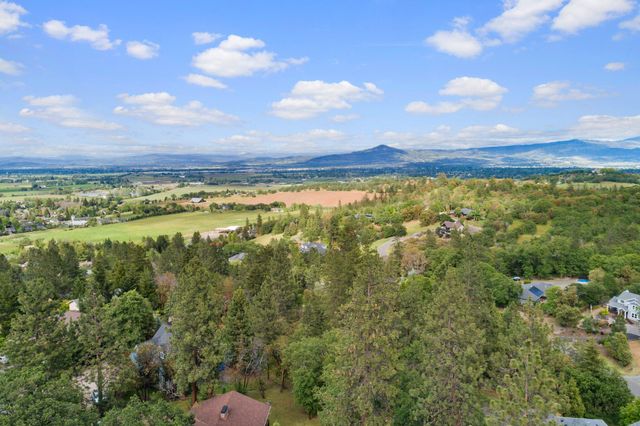 425 Coachman Drive, Jacksonville, OR 97530