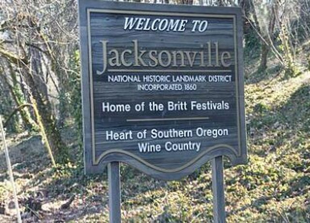 425 Coachman Drive, Jacksonville, OR 97530