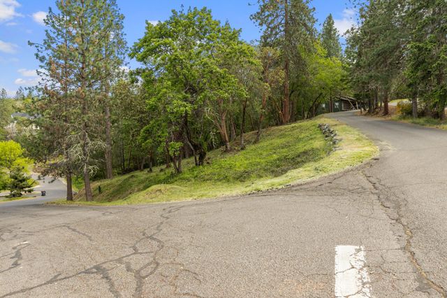 425 Coachman Drive, Jacksonville, OR 97530