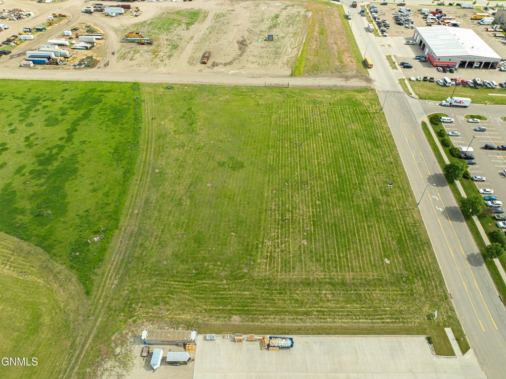 1201 Burlington Drive, Bismarck, ND 58504 photo 12