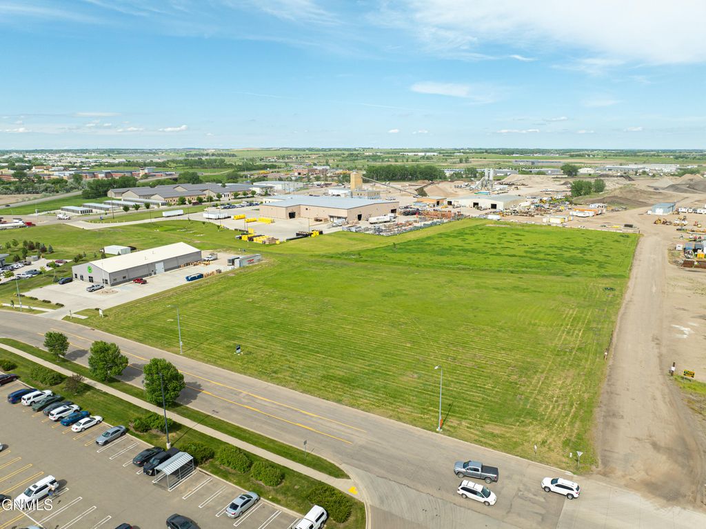 1201 Burlington Drive, Bismarck, ND 58504 photo 8