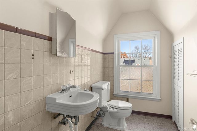 22413 Heinze Street, Dearborn, MI 48128