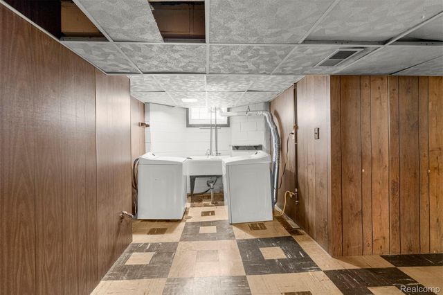 22413 Heinze Street, Dearborn, MI 48128