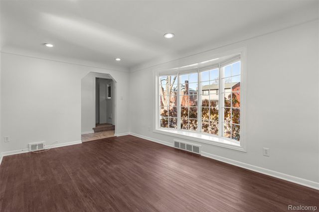 22413 Heinze Street, Dearborn, MI 48128