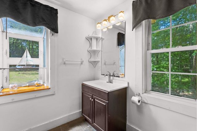 102 Green Road, Raymond, NH 03077