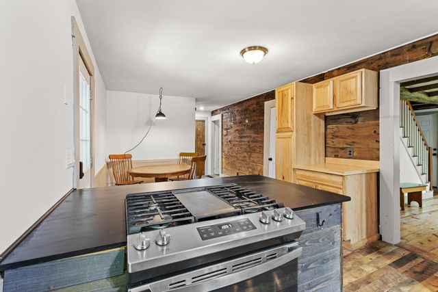 102 Green Road, Raymond, NH 03077