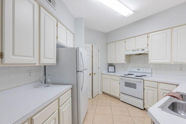 3205 BAY CLUB CIRCLE 3205, Tampa, FL 33607