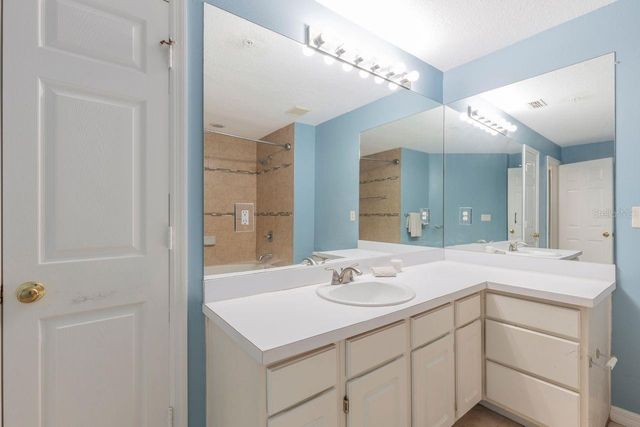 3205 BAY CLUB CIRCLE 3205, Tampa, FL 33607