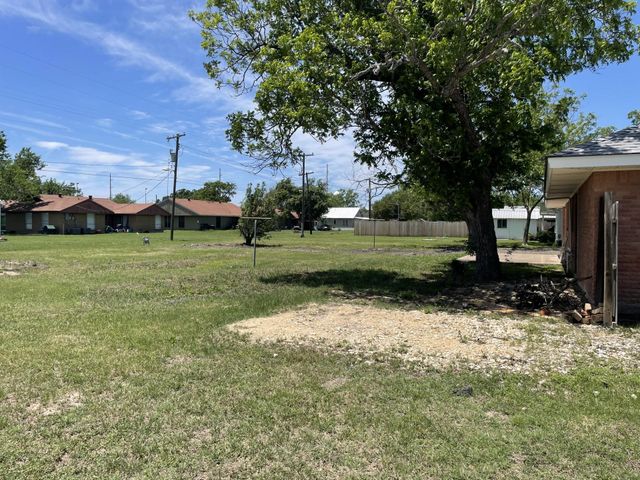 441 E Clark Street, Bartlett, TX 76511