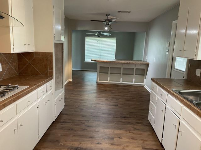 441 E Clark Street, Bartlett, TX 76511