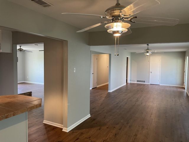 441 E Clark Street, Bartlett, TX 76511