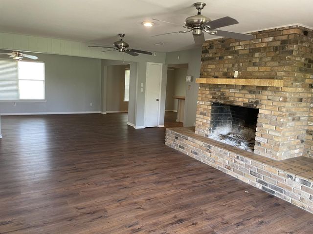 441 E Clark Street, Bartlett, TX 76511