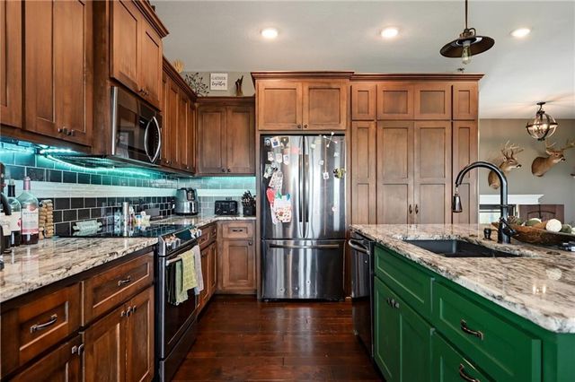 22614 Surrey Lane, Peculiar, MO 64078