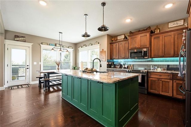 22614 Surrey Lane, Peculiar, MO 64078