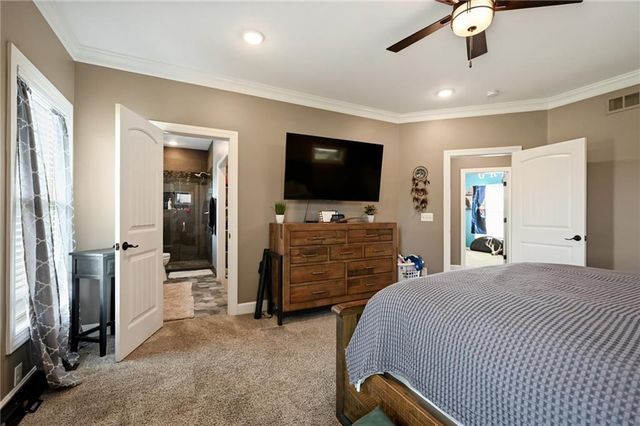 22614 Surrey Lane, Peculiar, MO 64078